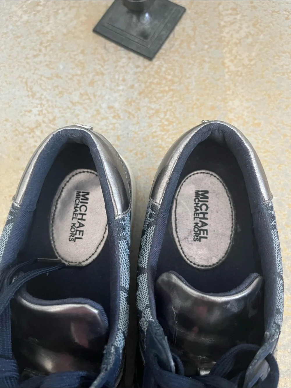 Michael Kors women’s Navy, Gray  Low-Top Sneakers